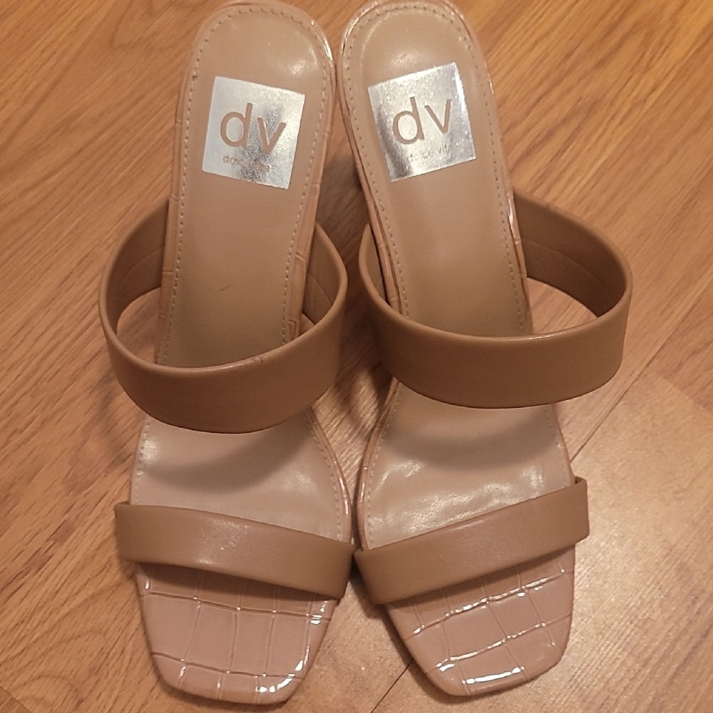 DV by Dolce Vita Women's Tan Sandals